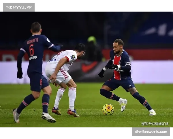 图卢兹三中卫体系边路空档暴露 洛里昂反击效率决定比赛走向